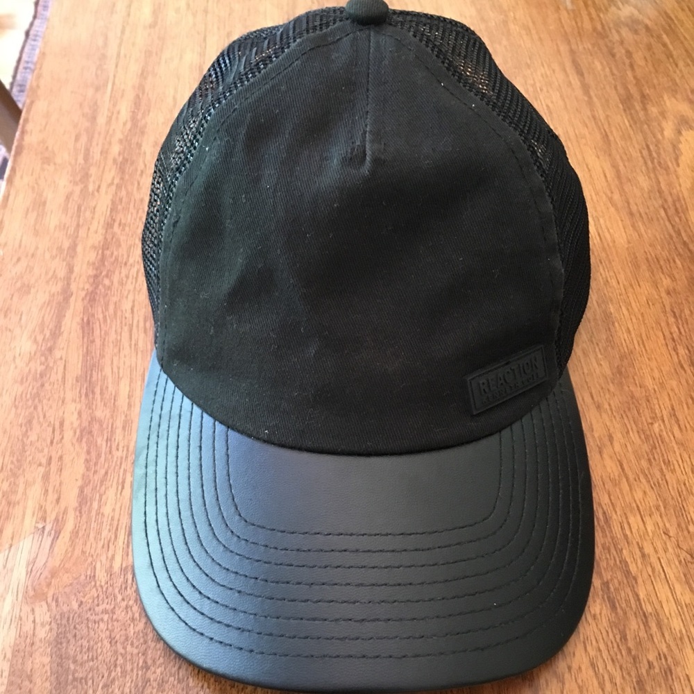 Kenneth Cole black baseball cap